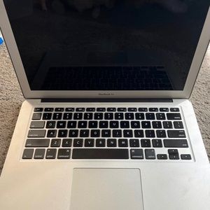 MACBOOK AIR